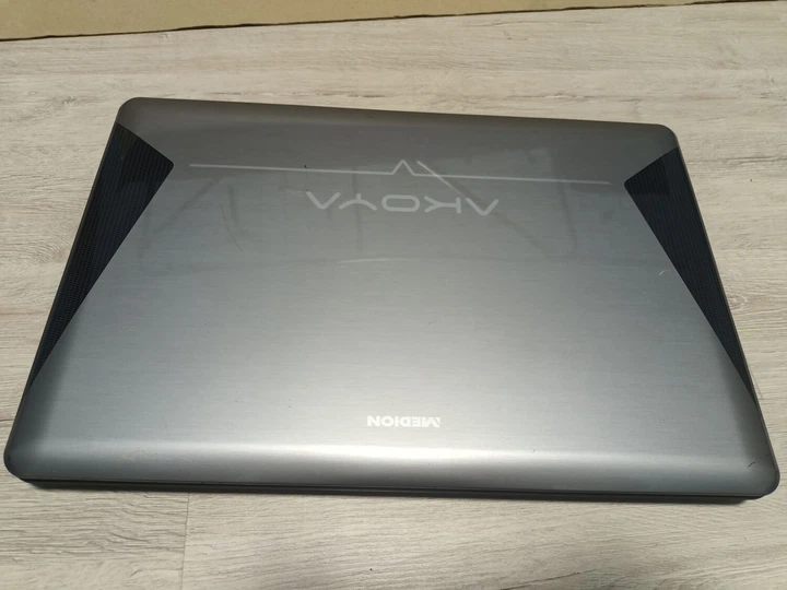 Ноутбук Б-класс Medion Akoya E7214 / 17.3" (1366x768) TN / Intel Core i3-350M (2 (4) ядра по 2.26 GHz) / 4 GB DDR3 / 320 GB HDD / Intel HD Graphics / АКБ отсутствует б/у - изображение 6