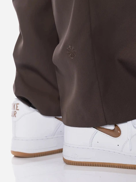 Spodnie regular fit męskie Nike FB7525-237 L Brązowe (196607626153) - obraz 4