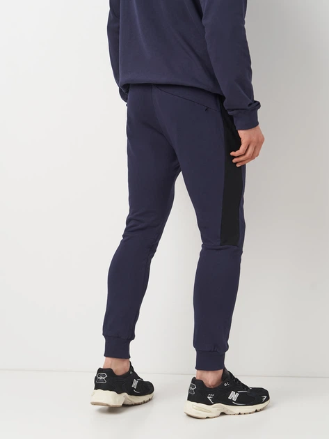 Спортивные штаны утепленные мужские Umbro Terrace Jogger 66541U-9T7 S Темно-серые (5063178232920) - Фото 2 Спортивные штаны утепленные мужские Umbro Terrace Jogger 66541U-9T7 S Темно-серые (5063178232920) - изображение 2