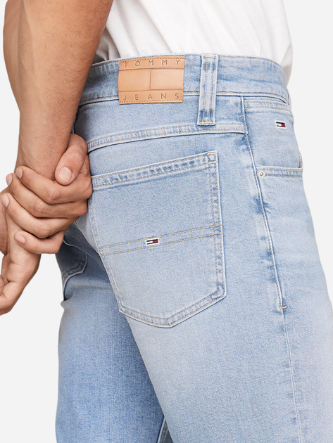 Krótkie spodenki męskie jeansowe Tommy Jeans DM0DM18793-1AB 31 Błękitne (8720646786336) - obraz 4