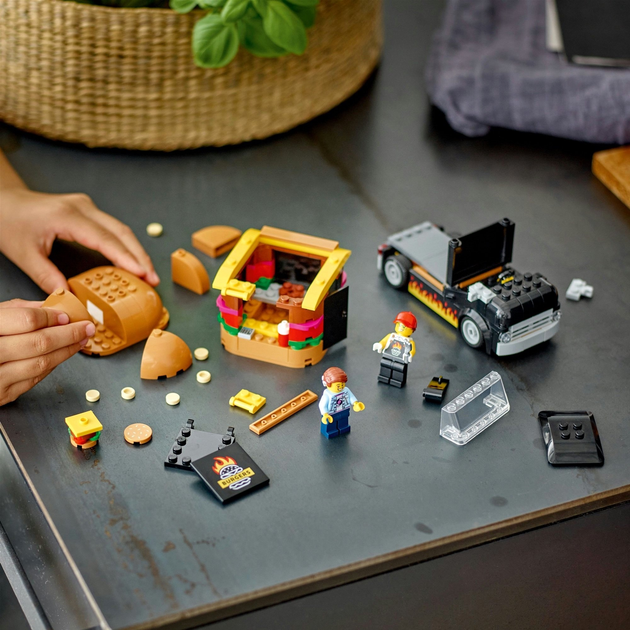 Конструктор LEGO City Вантажівка з бургерами 194 деталі 6 шт (60404) - зображення 9