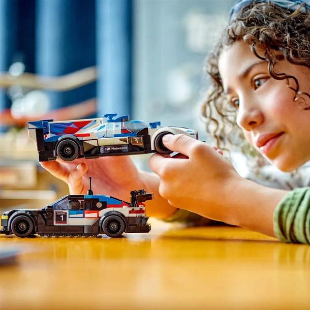 Конструктор LEGO Speed Champions BMW M Hybrid V8 676 деталей 4 шт (76922) - зображення 8