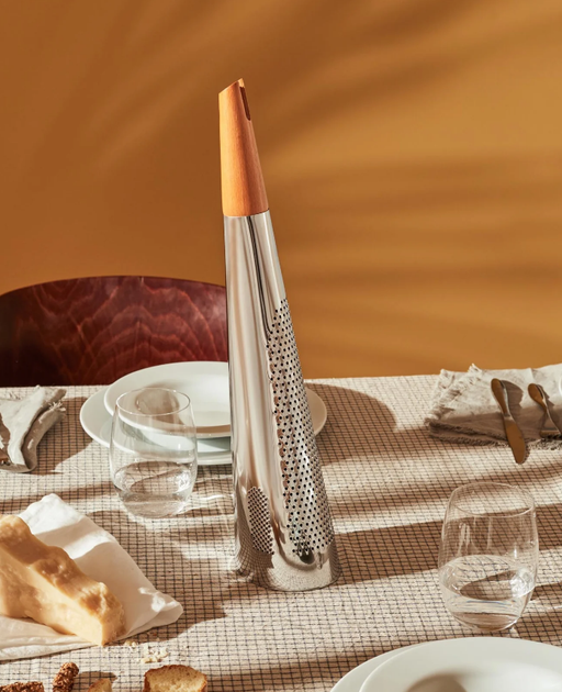 Тертка Alessi Todo 46 см для сиру та мускатного горіха (RS08) - Фото 4 Тертка Alessi Todo 46 см для сиру та мускатного горіха (RS08) - зображення 4