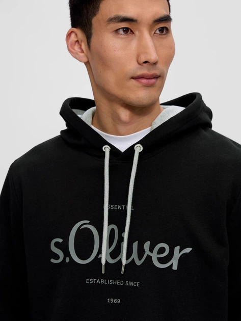 Худі чоловіче s.Oliver 10.3.11.14.140.2132732-99D1 M Чорне (4099973338964) - зображення 5