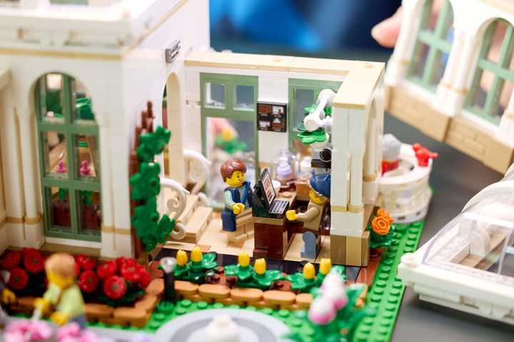 Zestaw klocków LEGO Ideas Ogród botaniczny 3792 elementow (21353) - obraz 10