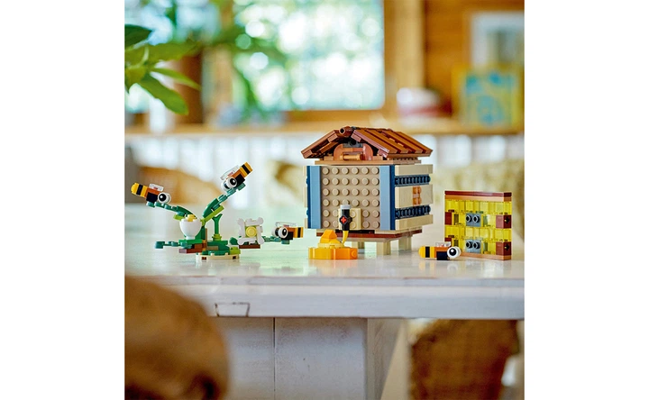Конструктор LEGO Шпаківня 476 деталей (31143) - зображення 4