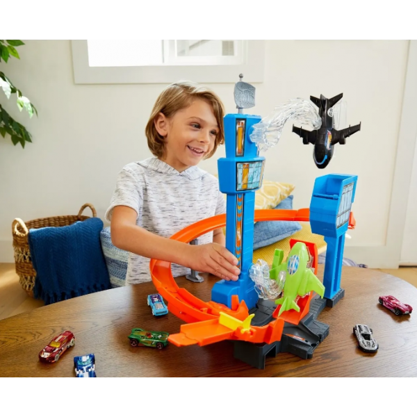 Игровой набор Гоночный трек Hot Wheels Гонки в аэропорту (GFH90) - изображение 7