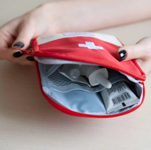Портативная текстильная аптечка MedicBag, 150х105х20 мм, красная