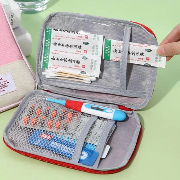 Портативная текстильная аптечка MedicBag, 150х105х20 мм, красная