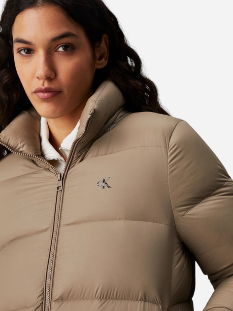 Куртка зимова коротка жіноча Calvin Klein J20J223571-PAV S Світло-коричнева (8720639432103) - зображення 4
