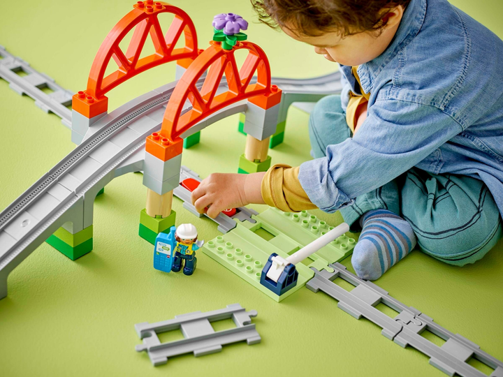 Конструктор LEGO DUPLO Міст і залізничні колії-додатковий набір 42 деталі (10426) - зображення 8