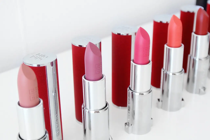 Помада для губ Givenchy Le Rouge Deep Velvet 34 Rouge Safran 3.4g - Фото 4 Помада для губ Givenchy Le Rouge Deep Velvet 34 Rouge Safran 3.4g - изображение 4