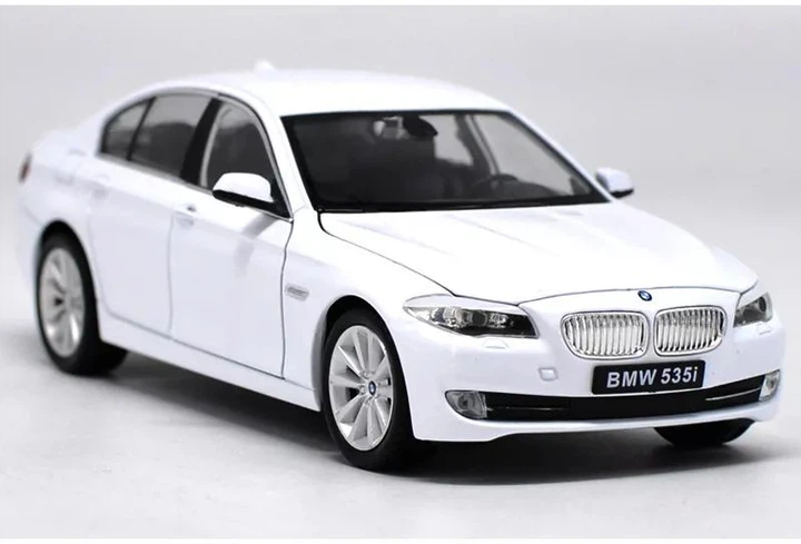 Коллекционная машина Welly BMW 535i (F10) Модель автомобиля