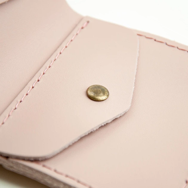 Именной мини кошелек с гравировкой на заказ в деревянной коробке, Powder, Malina Leather - изображение 5