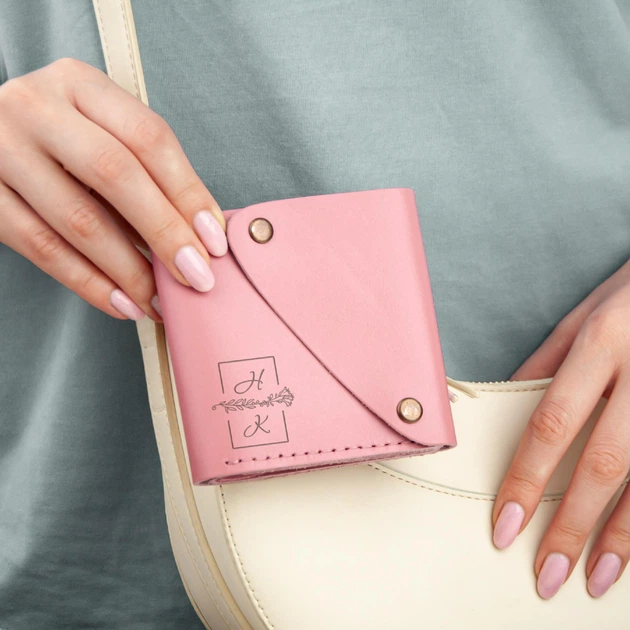 Компактный женский кошелек с гравировкой на заказ, Pink, Malina Leather - Фото 1 Компактный женский кошелек с гравировкой на заказ, Pink, Malina Leather - изображение 1