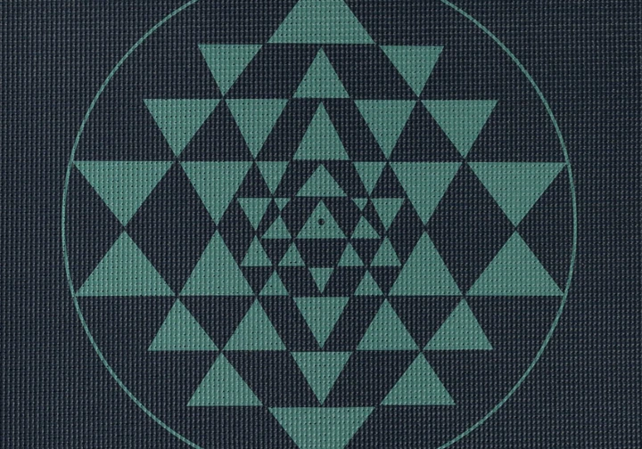 Коврик для йоги Bodhi Leela Yantra Alignment Midnight Blue 183x60x0.4 см - изображение 4