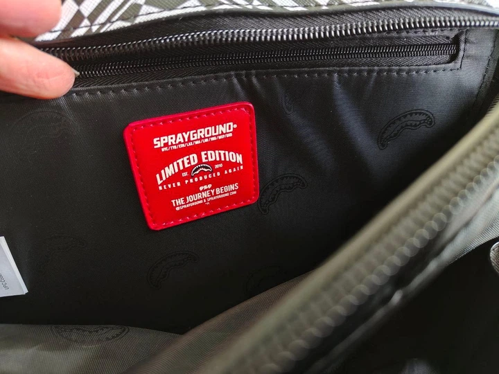 Вместительный клатч сумка Sprayground TRIPPY CHECK TOILETRY AKA