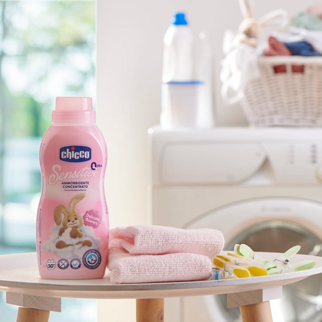 Ополіскувач-пом'якшувач тканин для дитячої білизни 0+ Chicco Sensitive Delicate flowers 750мл 30 прань - зображення 3