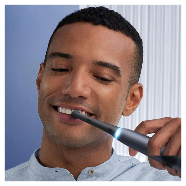 Електрична зубна щітка Oral-B Series IO 7N Black Onyx (4210201408505) - зображення 4