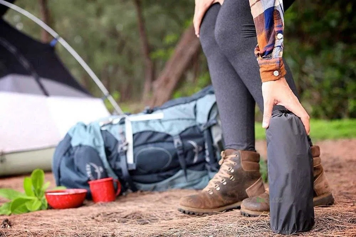 Туристичний надувний матрац Outdoor Sleeping з подушкою та вбудованим насосом ультралегкий каремат для кемпінгу походів риболовлі відпочинку водонепроникний складаний килимок 40D Nylon TPU 190x58x5 см для туристів та мандрівників - изображение 6
