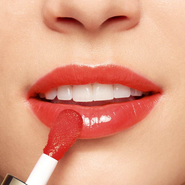 Масло-блеск для губ Clarins Lip Comfort Oil 08 Strawberry 7ml - Фото 3 Масло-блеск для губ Clarins Lip Comfort Oil 08 Strawberry 7ml - изображение 3