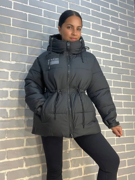 Куртка женская Lady Yep 9020 удлиненная затяжка шнурок на талии надпись на груди 46 черная - изображение 6