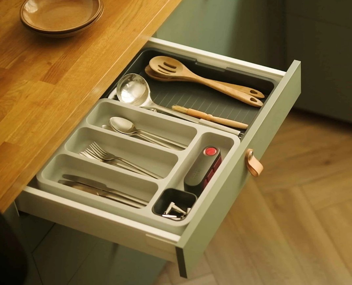 Organizer na sztućce Joseph Joseph DrawerStore rozsuwany 5.3 x 38 x 29 - 48 cm (5028420850420) - obraz 4