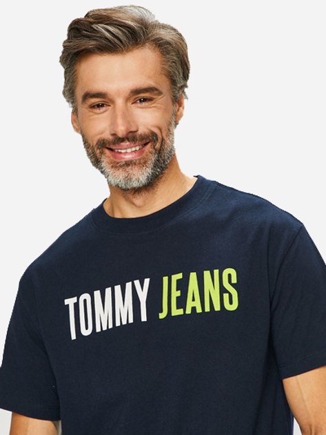 Футболка Tommy Jeans Tjm Tee TM0DM05550 S Black Iris (8719705465138) - зображення 4