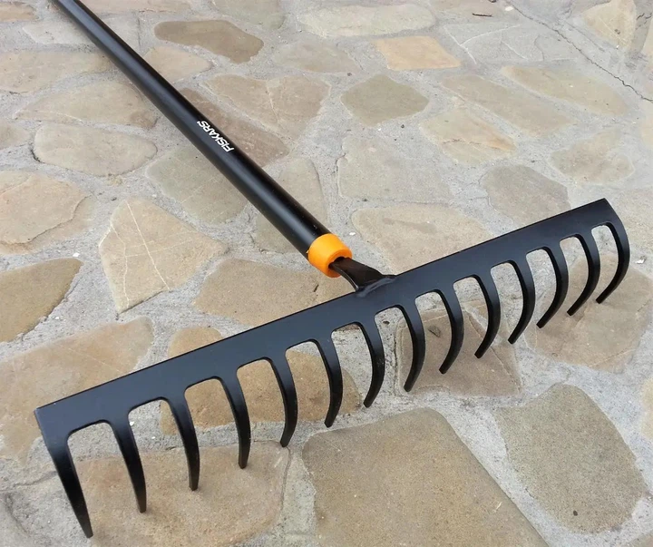 Грабли Fiskars Solid универсальные садовые - Фото 4 Грабли Fiskars Solid универсальные садовые - изображение 4