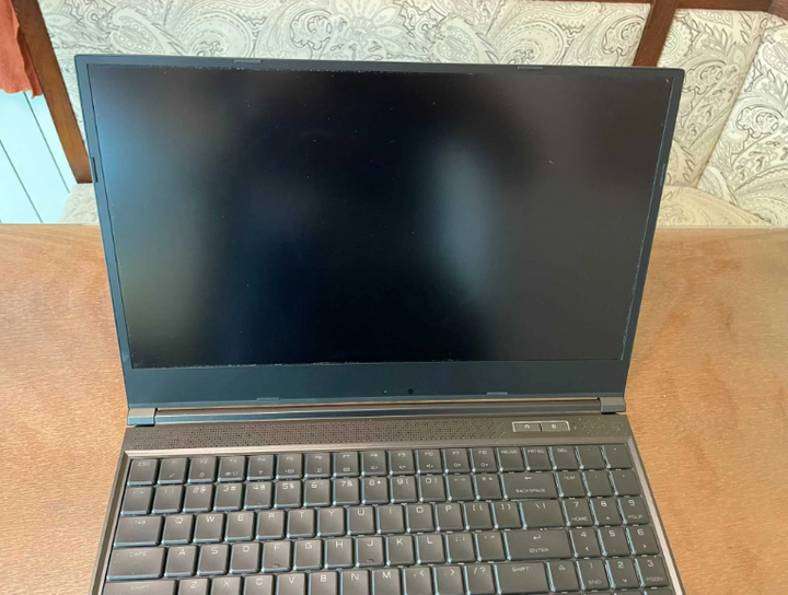 Игровой ноутбук Eluktronics MECH 15G3 Ultra / 17.3" (1920x1080) IPS / Intel Core i7-10875H (8 (16) ядер по 2.3 - 5.1 GHz) / 16 GB DDR4 / 1000 GB SSD / nVidia GeForce RTX 2080, 8 GB GDDR6, 256-bit / WebCam б/у - изображение 5
