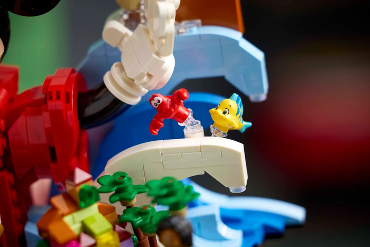 Zestaw klocków LEGO Ideas Magia Disneya 1103 elementy (21352) - obraz 9