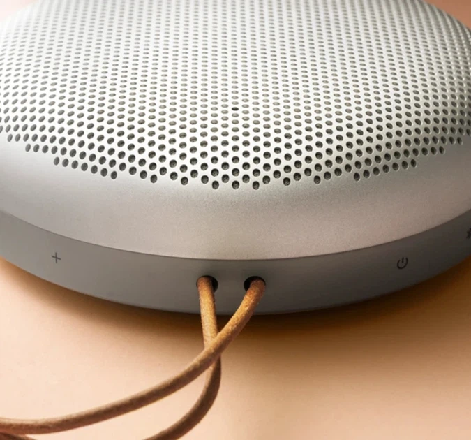 Акустика Bang & Olufsen BeoSound A1 2nd Gen Gold Tone – фото