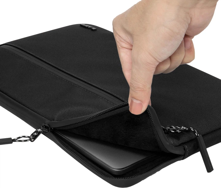 Чехол для ноутбука Laut Urban dla 14" MacBook Pro (2021) / 13" MacBook Black (4895206928571) - Фото 4 Чехол для ноутбука Laut Urban dla 14" MacBook Pro (2021) / 13" MacBook Black (4895206928571) - изображение 4