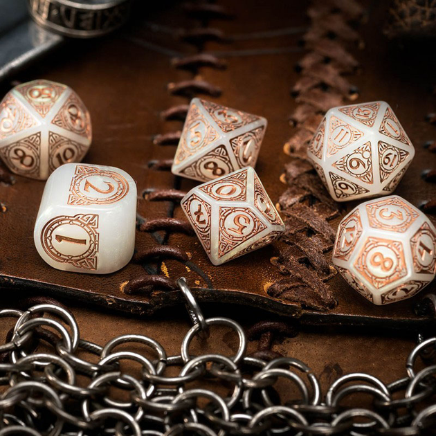 Zestaw kości Q-Workshop Viking Dice Kit Modern Niflheim 7 elementów Jasnoszare (5907699496518) - obraz 4