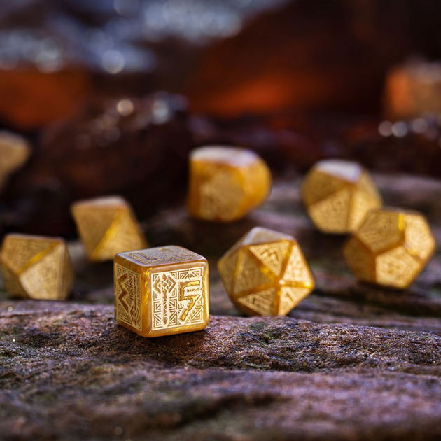 Набір кісток Q-Workshop RPM Dwarven Dice Kit Гном'ї 7 деталей Золото (5907699497089) - зображення 4
