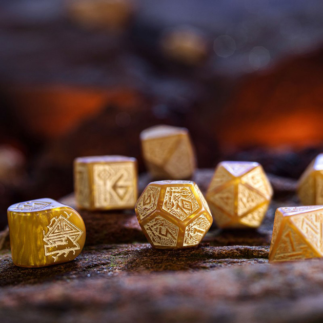 Набір кісток Q-Workshop RPM Dwarven Dice Kit Гном'ї 7 деталей Золото (5907699497089) - зображення 5