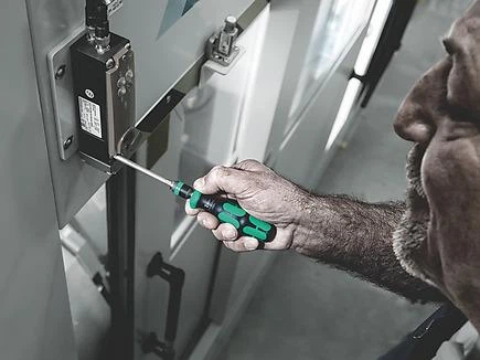 Wera Kraftform Kompakt 838 RA-R M Set 1, набор отвертка с трещеткой и битами 15 предметов - изображение 2
