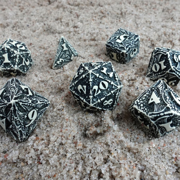 Набір кісток Q-Workshop Dracopolis Dice Kit Скандинавське Чорне ікло 7 деталей (5907699497058) - зображення 3