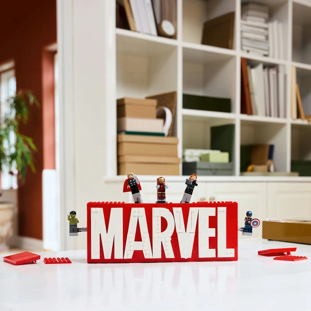 Конструктор LEGO Super Heroes Логотип и минифигурки MARVEL 931
