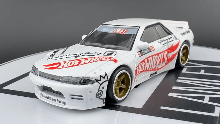 Машинка Premium Hot Wheels Nissan Skyline GT-R (R32) Pandem Modern