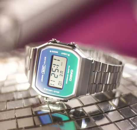 Часы Casio A168WER-2AEF в серебристом цвете с бирюзовым оттенком. - изображение 2