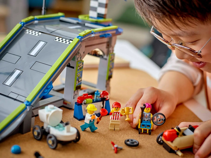 Конструктор LEGO City Без меж: трек з рампою для перегонів 436 елементів (60460) - зображення 9