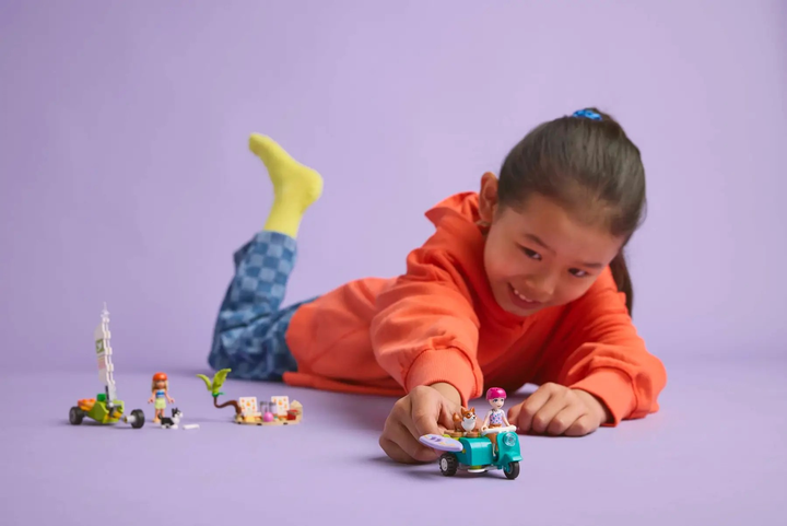 Zestaw klocków LEGO Friends Przygoda z surfującymi psami i skuterem 113 elementów (42641) - obraz 8
