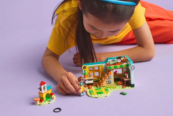 Zestaw klocków LEGO Friends Pokój Autumn 222 elementy (42646) - obraz 9