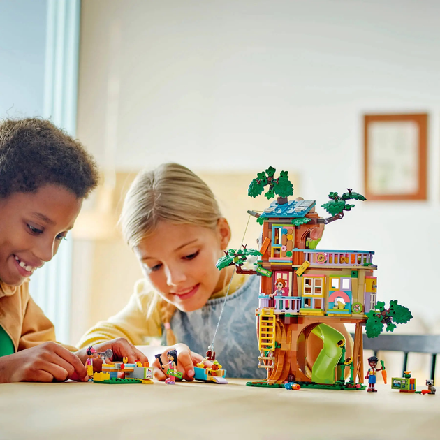 Zestaw klocków LEGO Friends Spotkanie w domku na Drzewie Przyjaźni 701 element (42652) - obraz 11