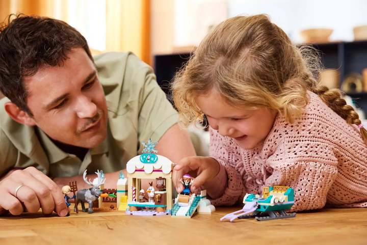 Zestaw klocków LEGO Disney Princess Przygoda Anny na sankach 192 elementy (43256) - obraz 9