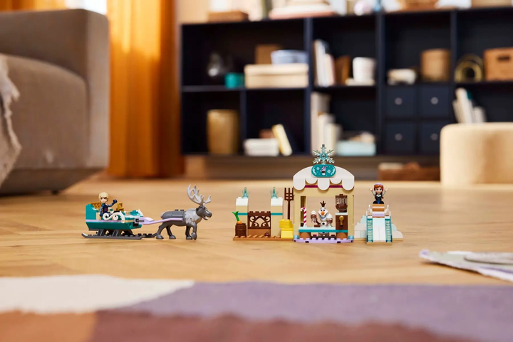 Zestaw klocków LEGO Disney Princess Przygoda Anny na sankach 192 elementy (43256) - obraz 10