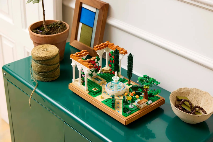 Конструктор LEGO Icons Фонтан у саду 1302 елементи (10359) - зображення 11