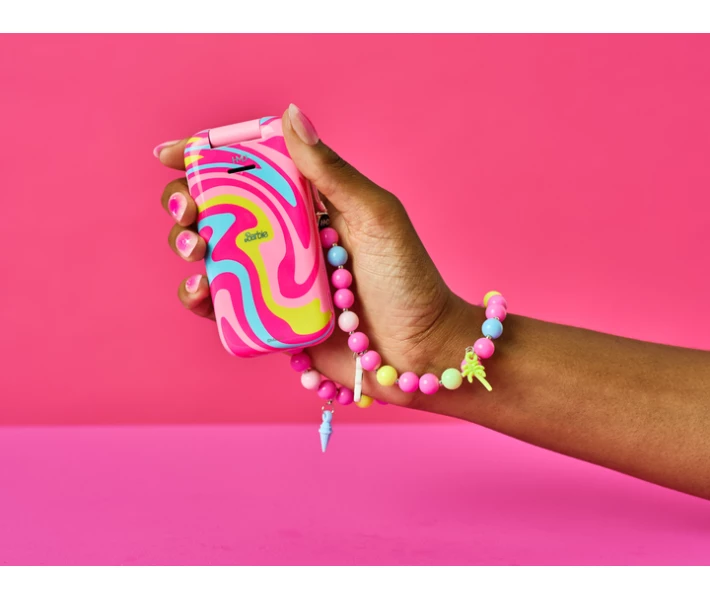 Телефон HMD Barbie Phone розовый - изображение 4