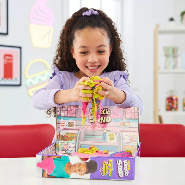 Кінетичний пісок Spin Master Kinetic Sand Rainbow Cake Shoppe 680 г (0778988495575) - зображення 6